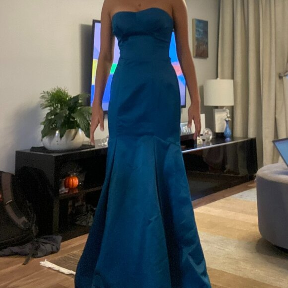 Floor length gown - Picture 4 of 4